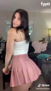 Girl Shows Us What Her Ass Really Looks Like in Leaked TikTok