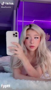 Asian Cutie Shows Her Nude Ass With TikTok Bugs Bunny Challenge