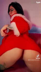 Do You Want This Santa Girl to Show Her TikTok Boobs for You on Christmas Eve?