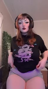 Gamer girl Bbw Showing boobs by wennsfl